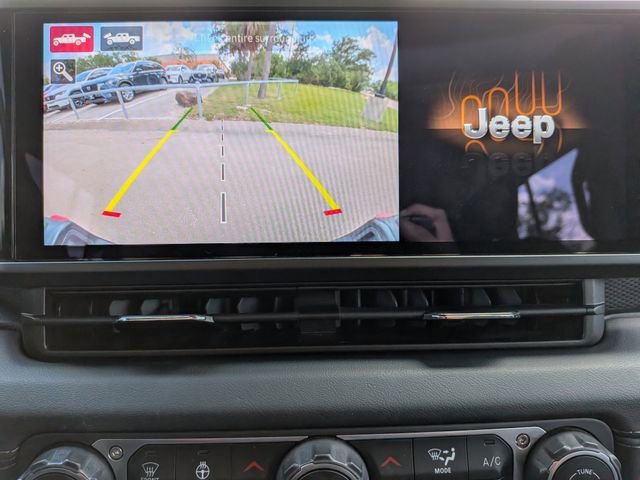 Used 2024 Jeep Gladiator Rubicon AWD/4WD image 22