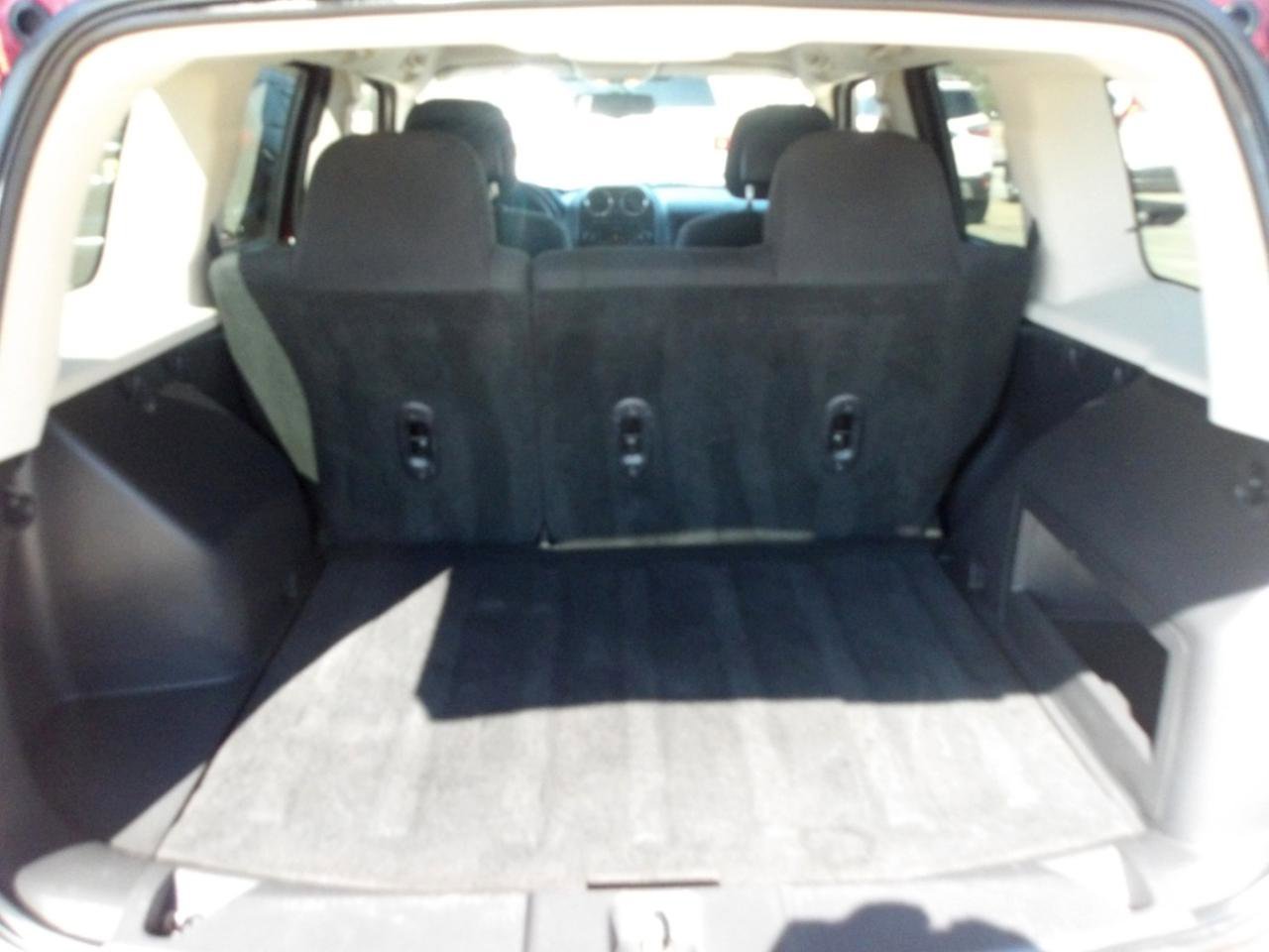 Used 2014 Jeep Patriot Latitude FWD image 13