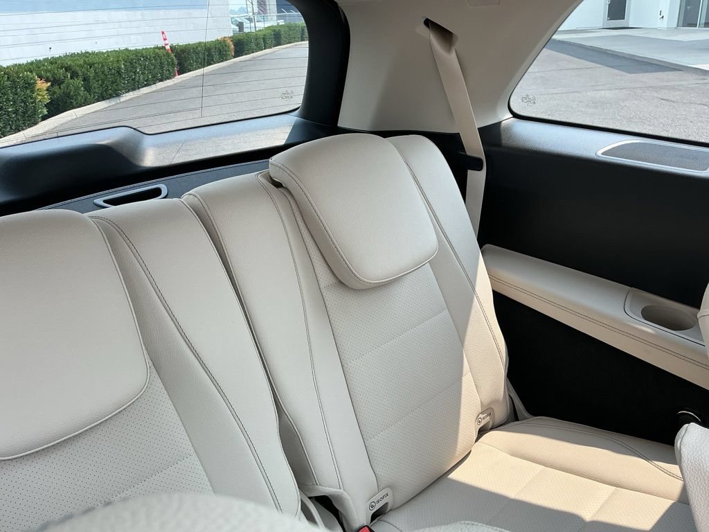 New 2026 Mercedes-Benz GLS 450 4MATIC image 23