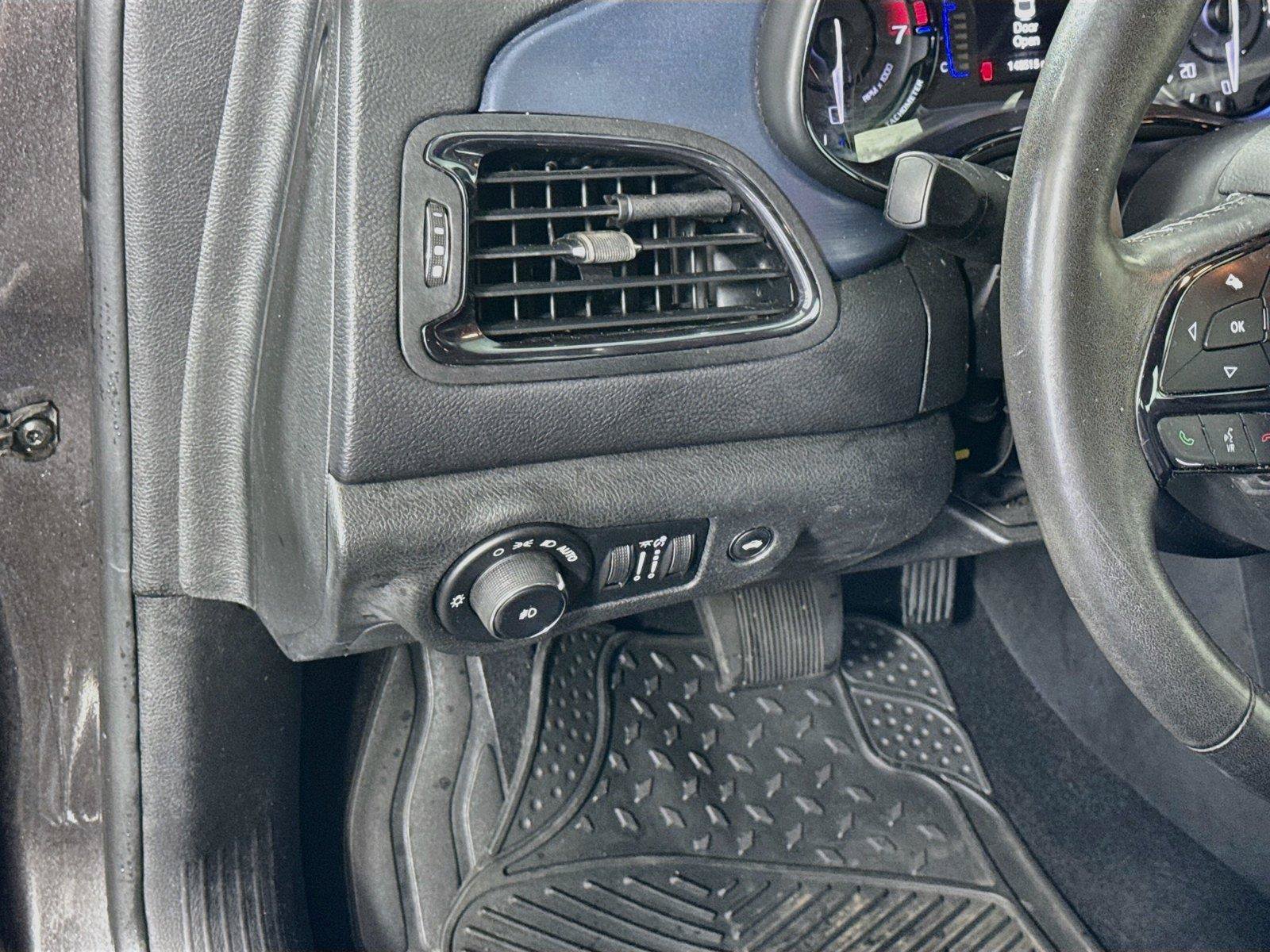 Used 2015 Chrysler 200 S FWD image 4