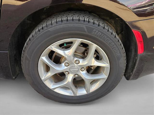 Used 2017 Chrysler Pacifica Limited image 27