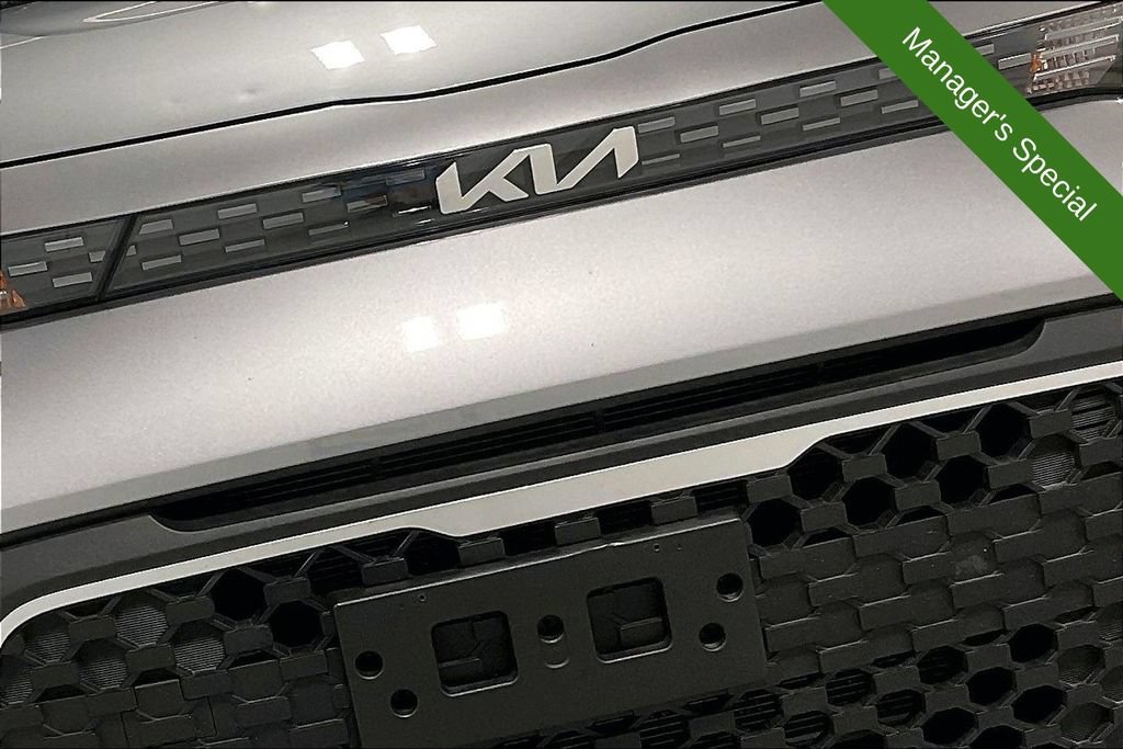 Used 2025 Kia Soul LX w/ LX Technology Package FWD image 32