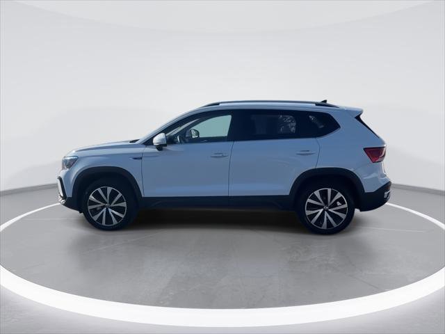 Certified 2022 Volkswagen Taos SE image 5