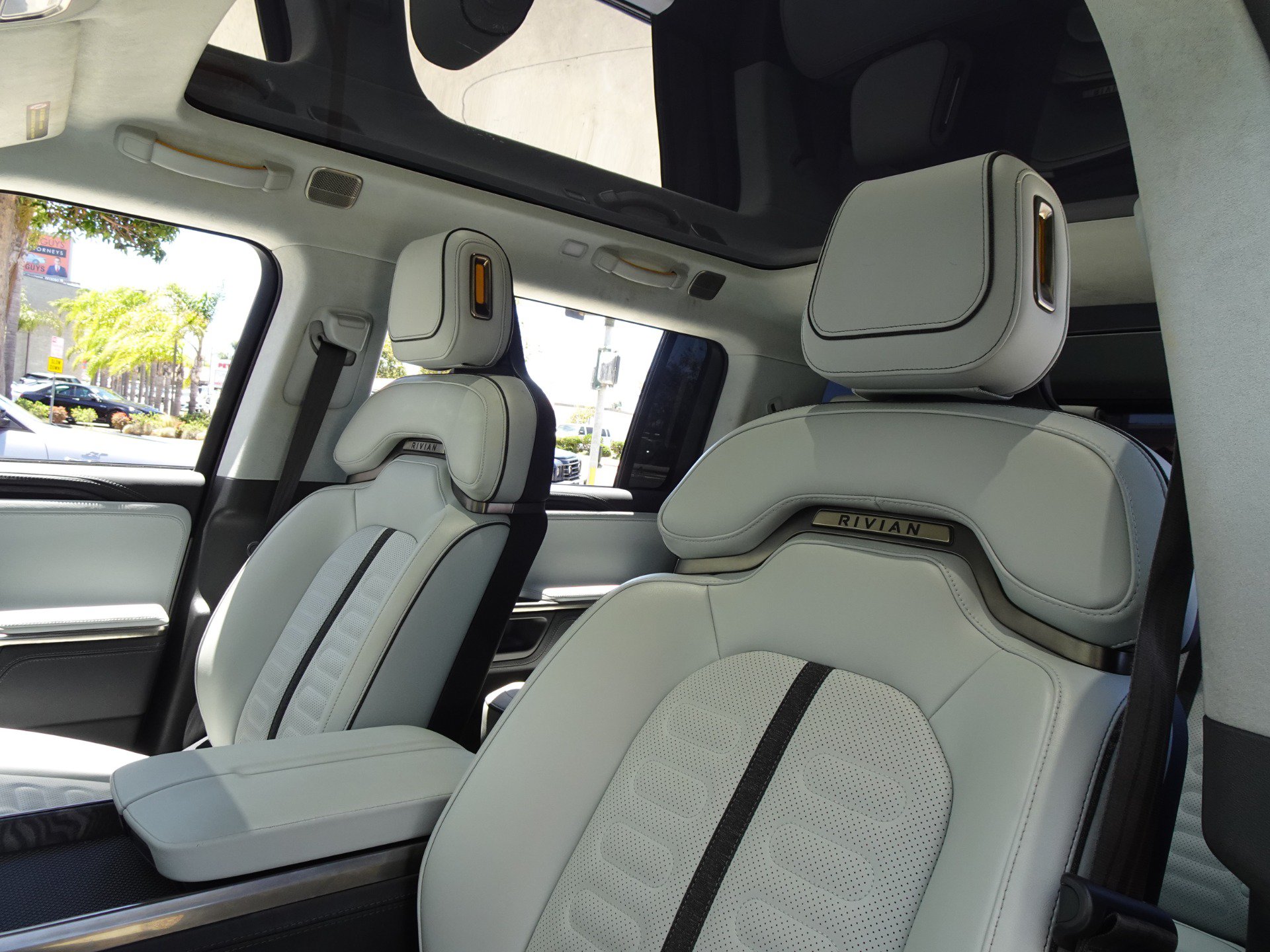 Used 2024 Rivian R1S Adventure AWD/4WD image 12