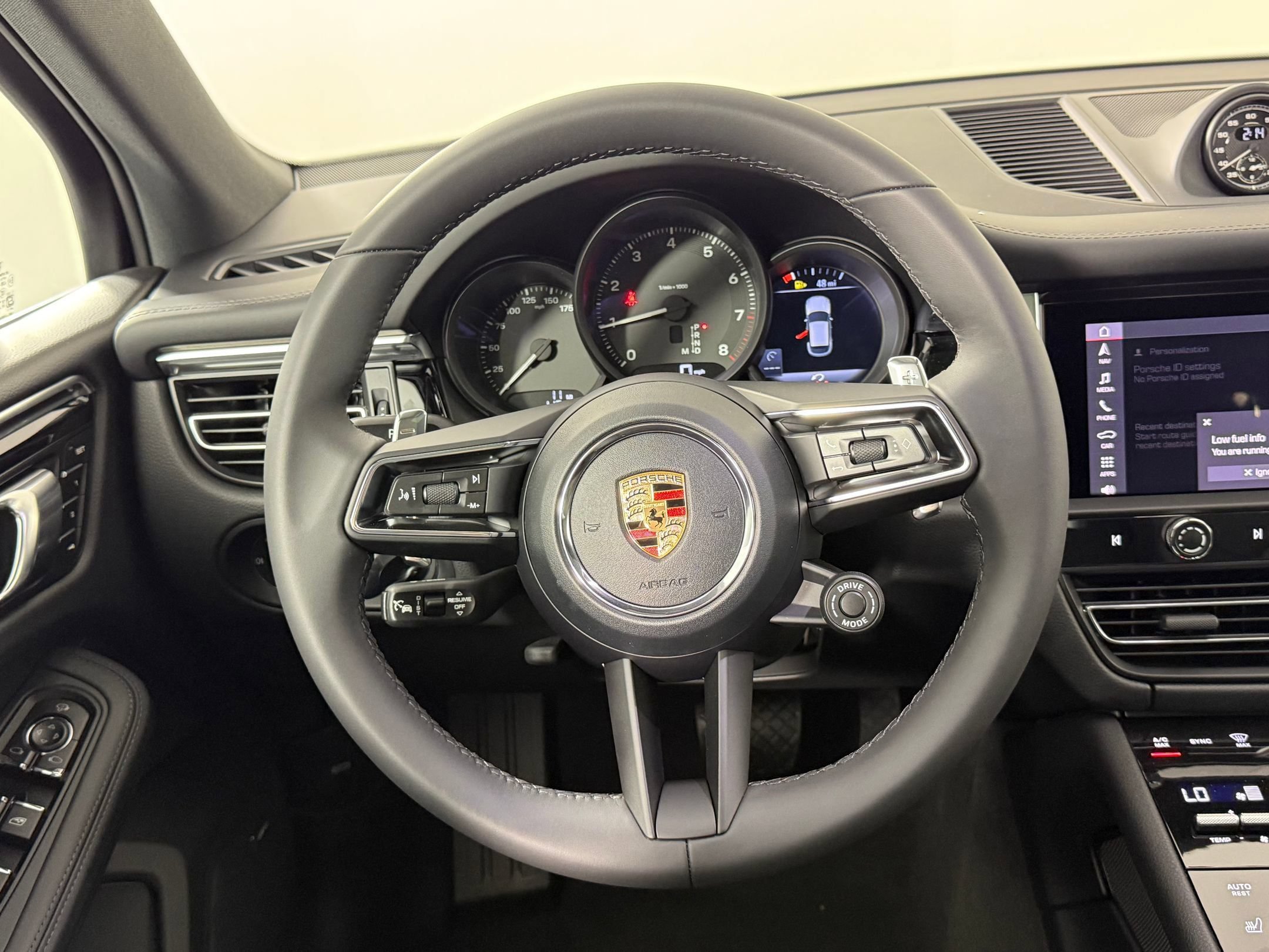 Certified 2026 Porsche Macan AWD/4WD image 19