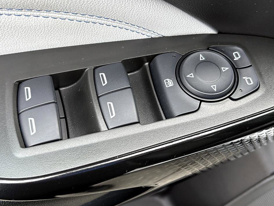 Used 2025 Chevrolet Trax LT w/ Driver Confidence Package image 17