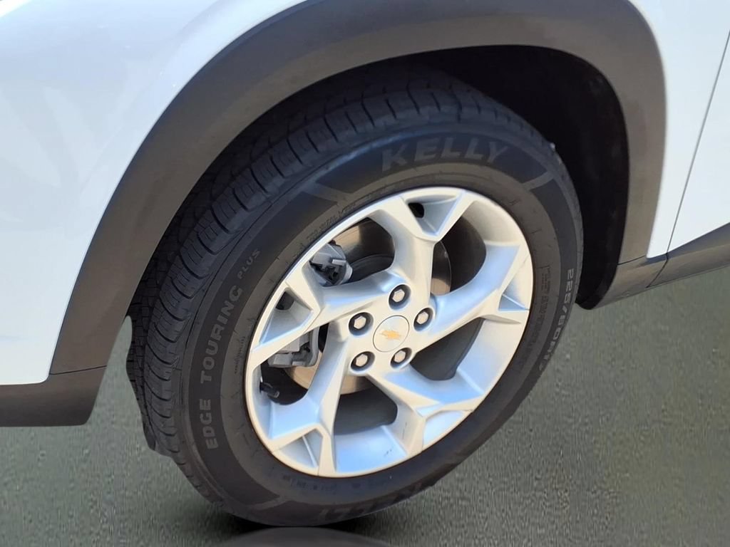 Used 2025 Chevrolet Trax LS w/ LS Convenience Package FWD image 24