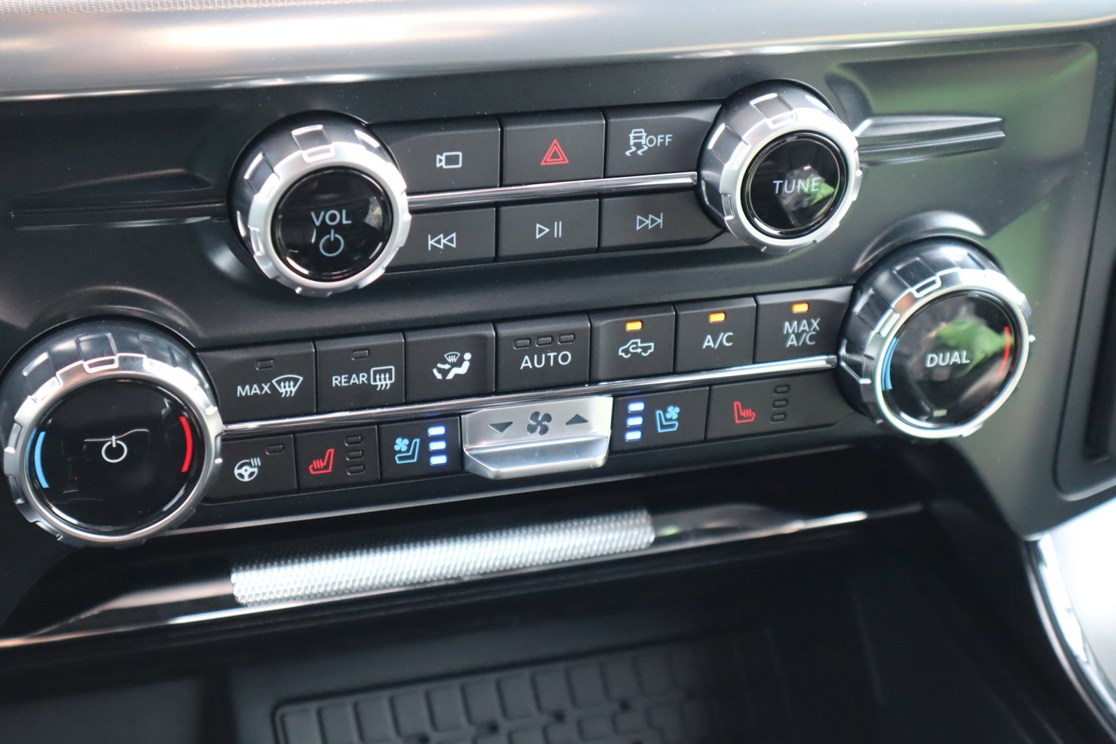 New 2025 Ford F150 Lariat w/ Equipment Group 502A High image 29