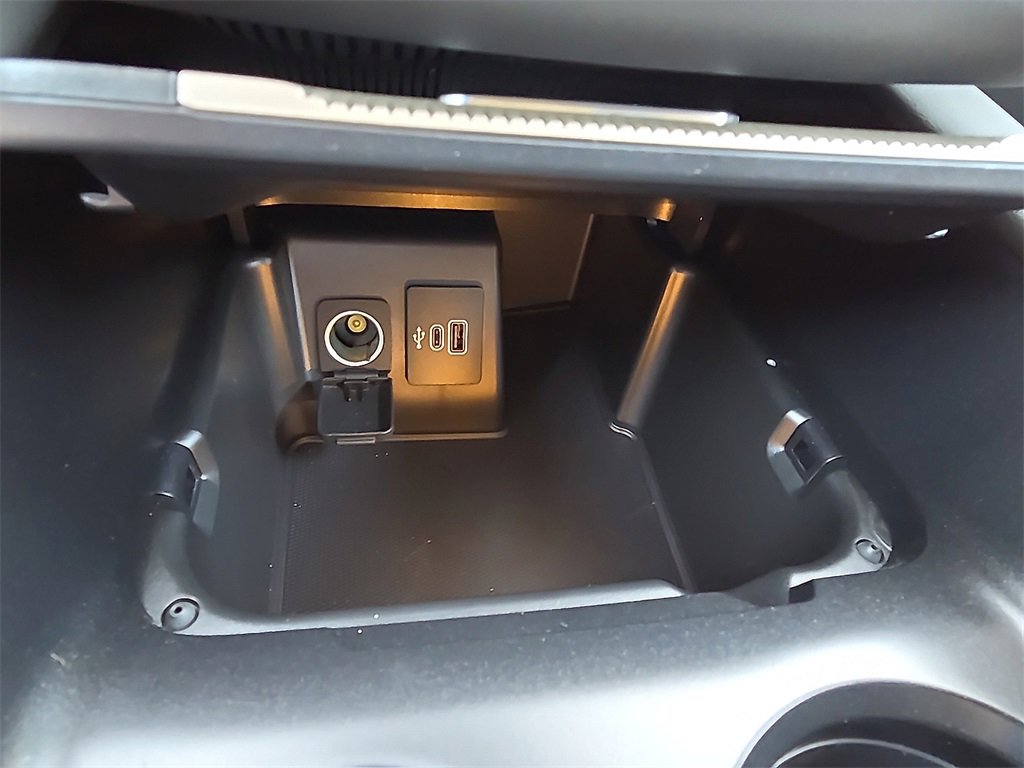 New 2025 Ford Explorer Active image 16