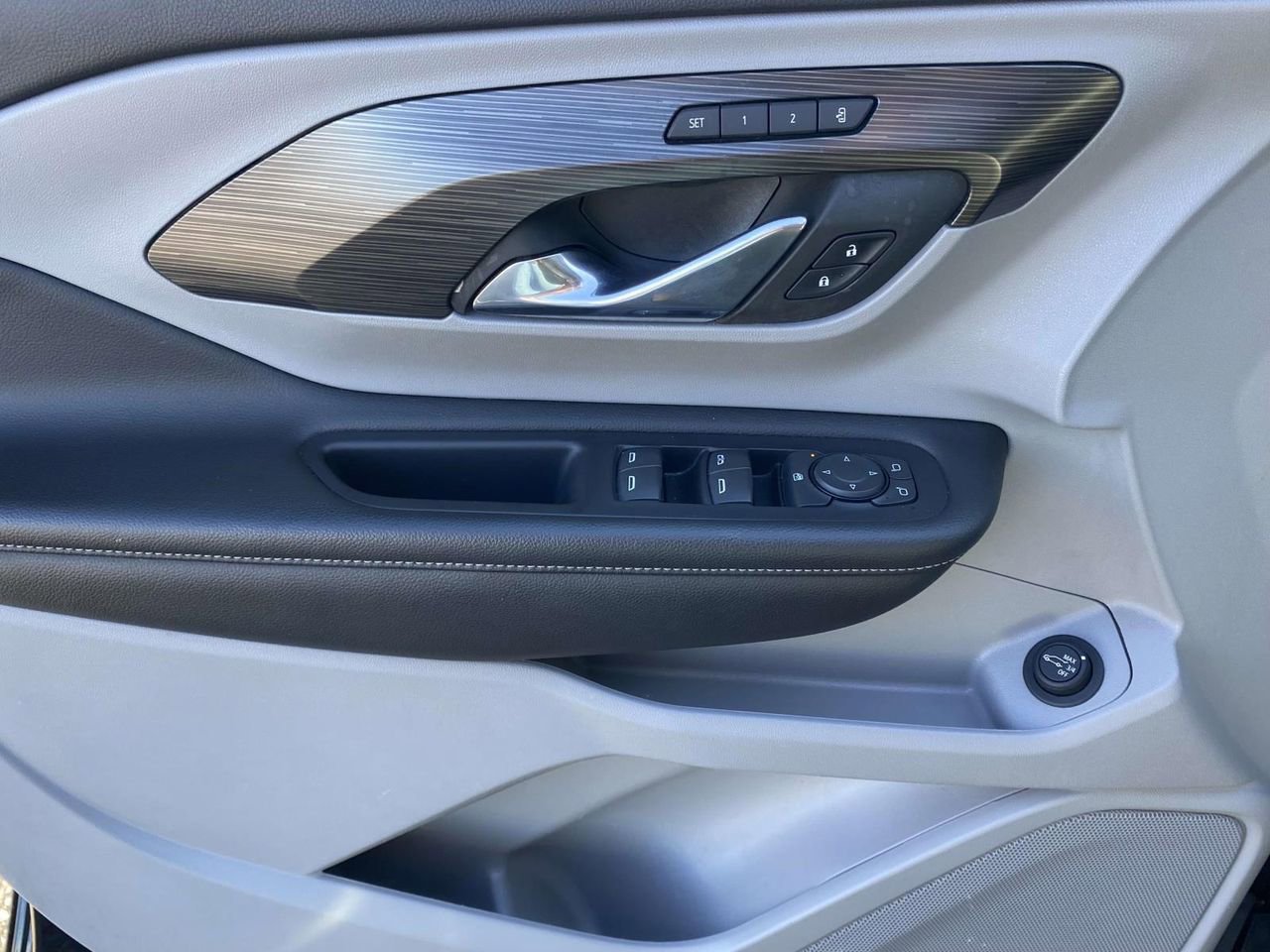 Used 2023 GMC Terrain SLT image 15