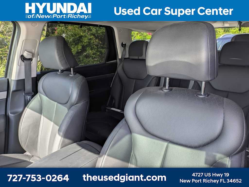 Used 2021 Hyundai Palisade SEL w/ Premium Package FWD image 3