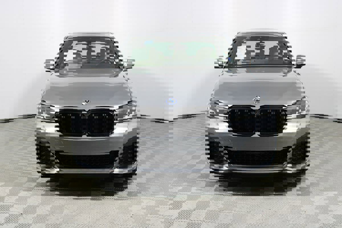 Used 2023 BMW 530e 530e w/ M Sport Package image 2