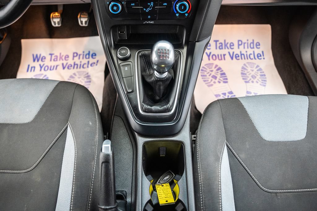 Used 2017 Ford Focus ST FWD image 34