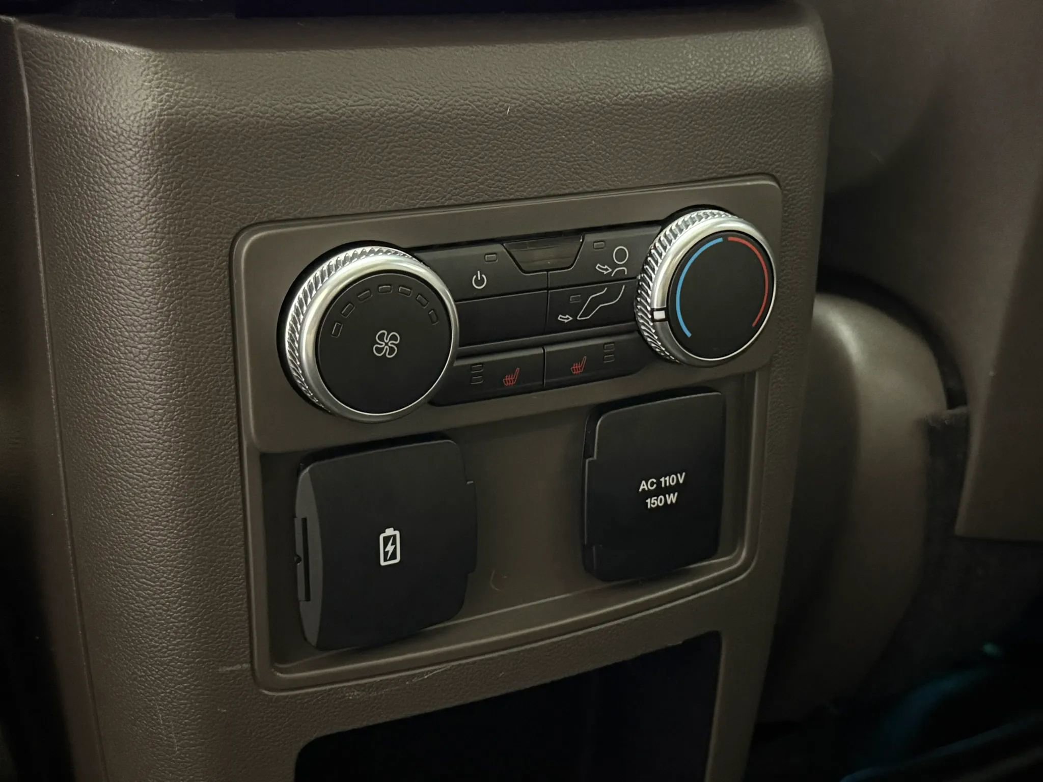 Used 2020 Ford Explorer Platinum w/ Premium Technology Package image 45