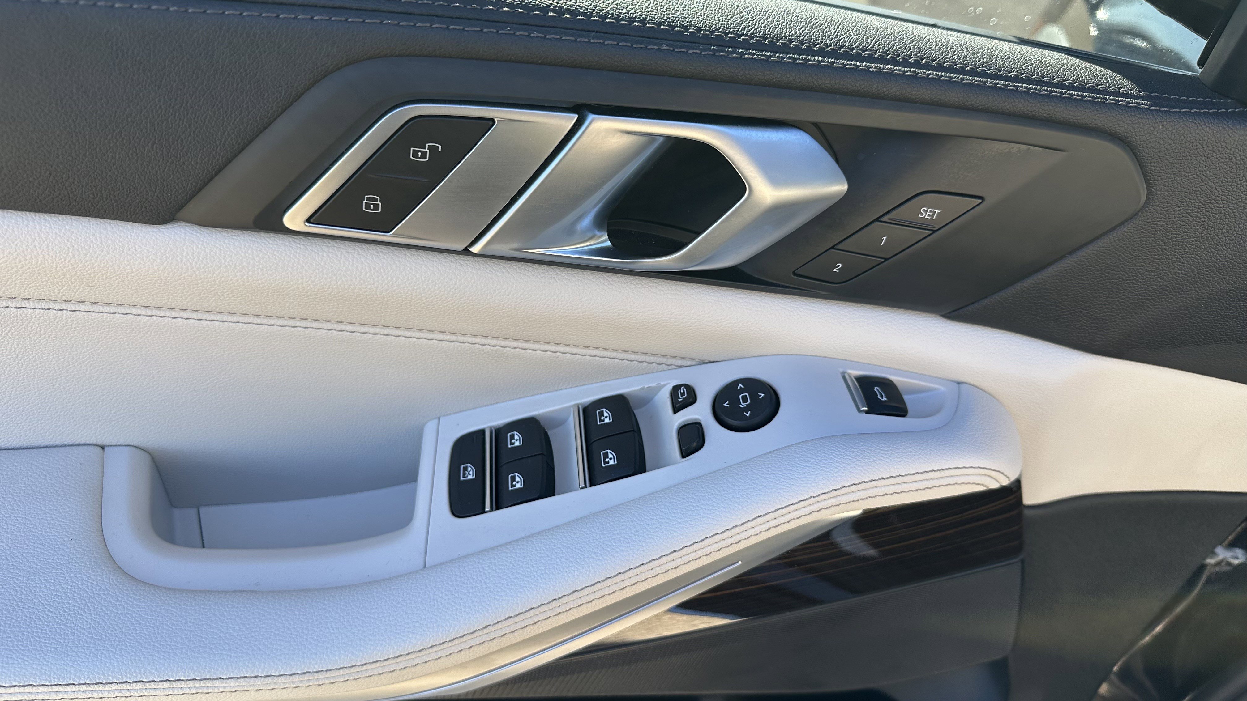 Used 2020 BMW X5 xDrive40i w/ Convenience Package image 17