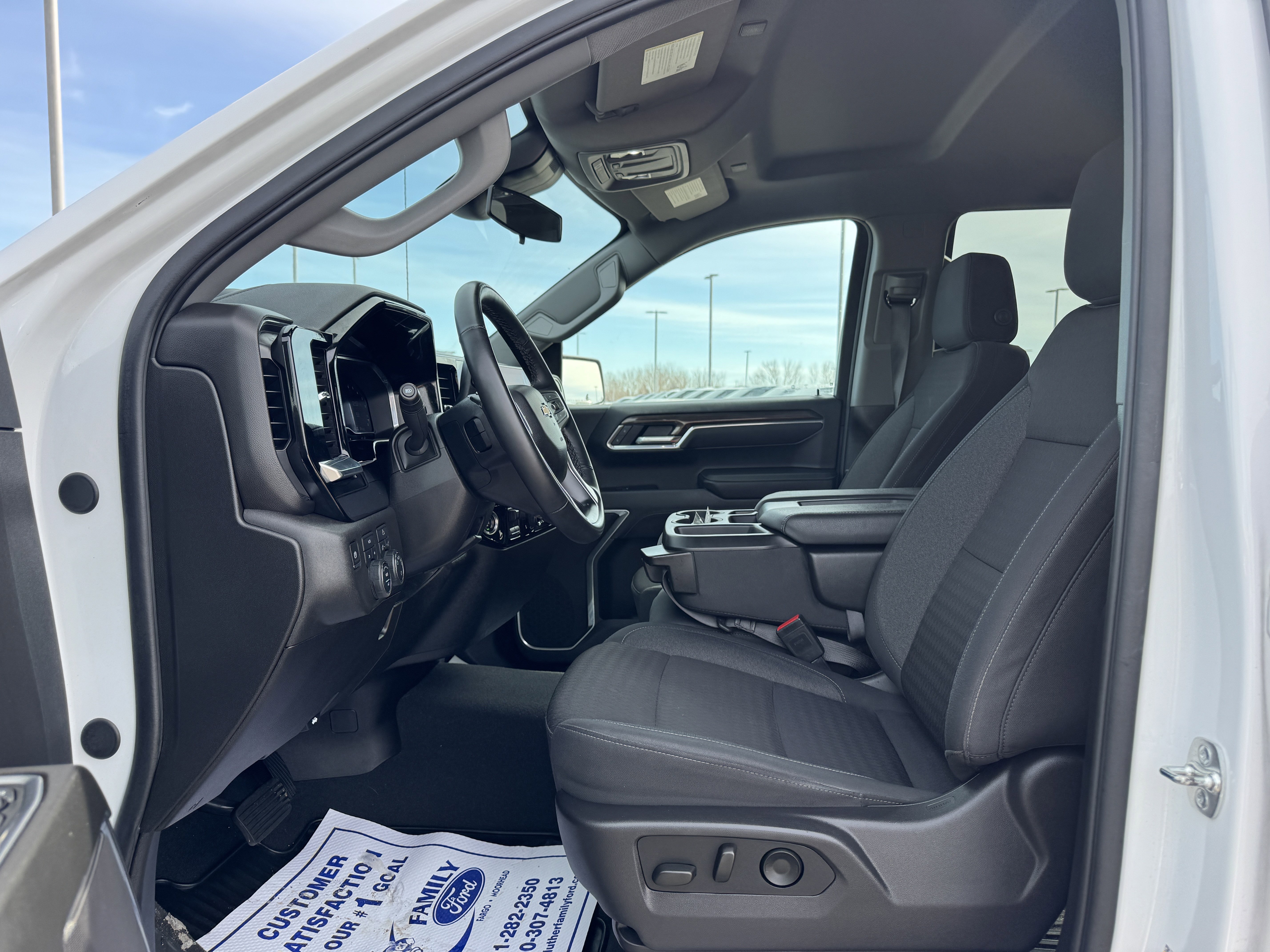 Used 2025 Chevrolet Silverado 1500 LT AWD/4WD image 18
