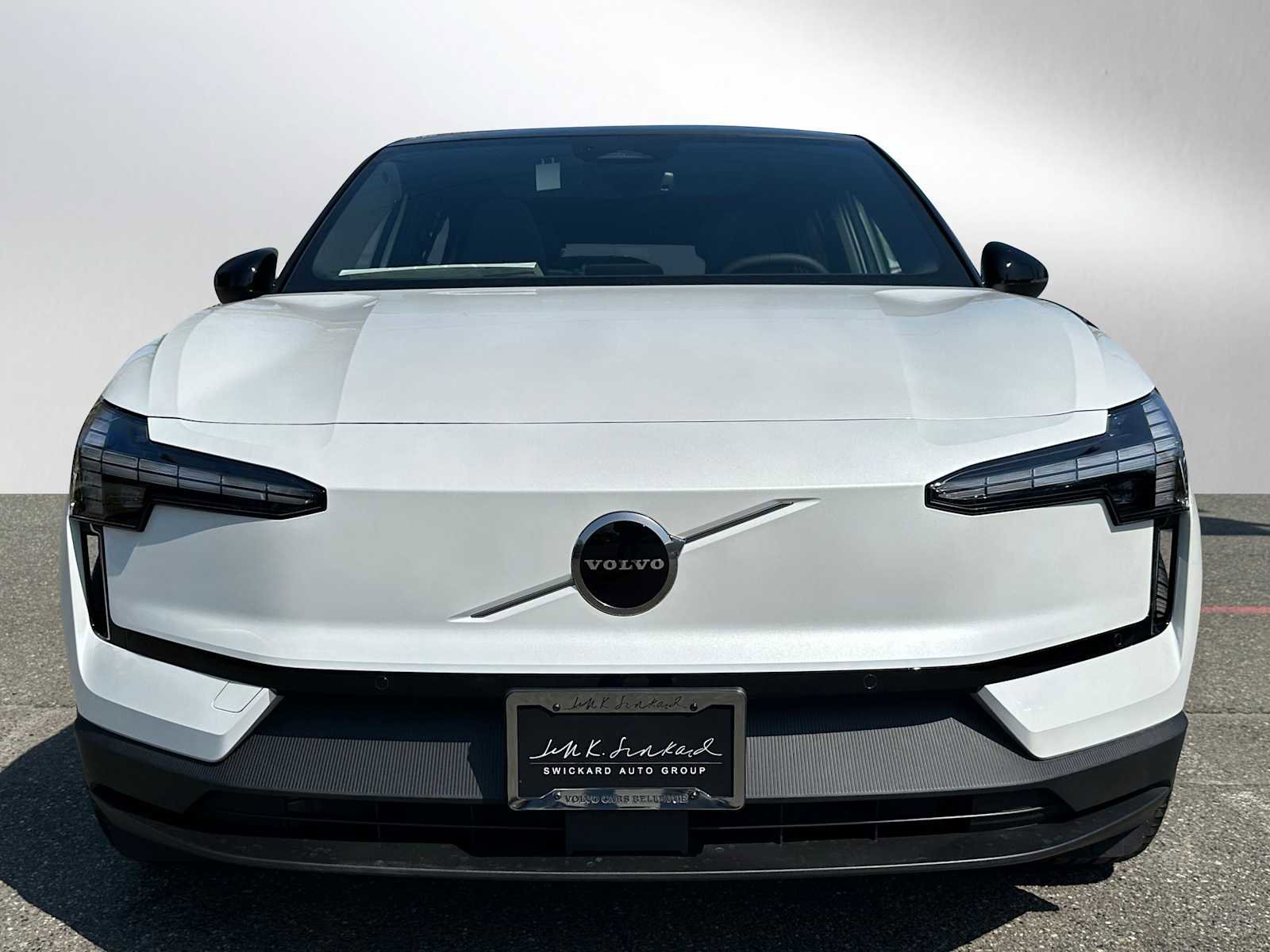 New 2025 Volvo EX30 Plus w/ Protection Package Premier image 2
