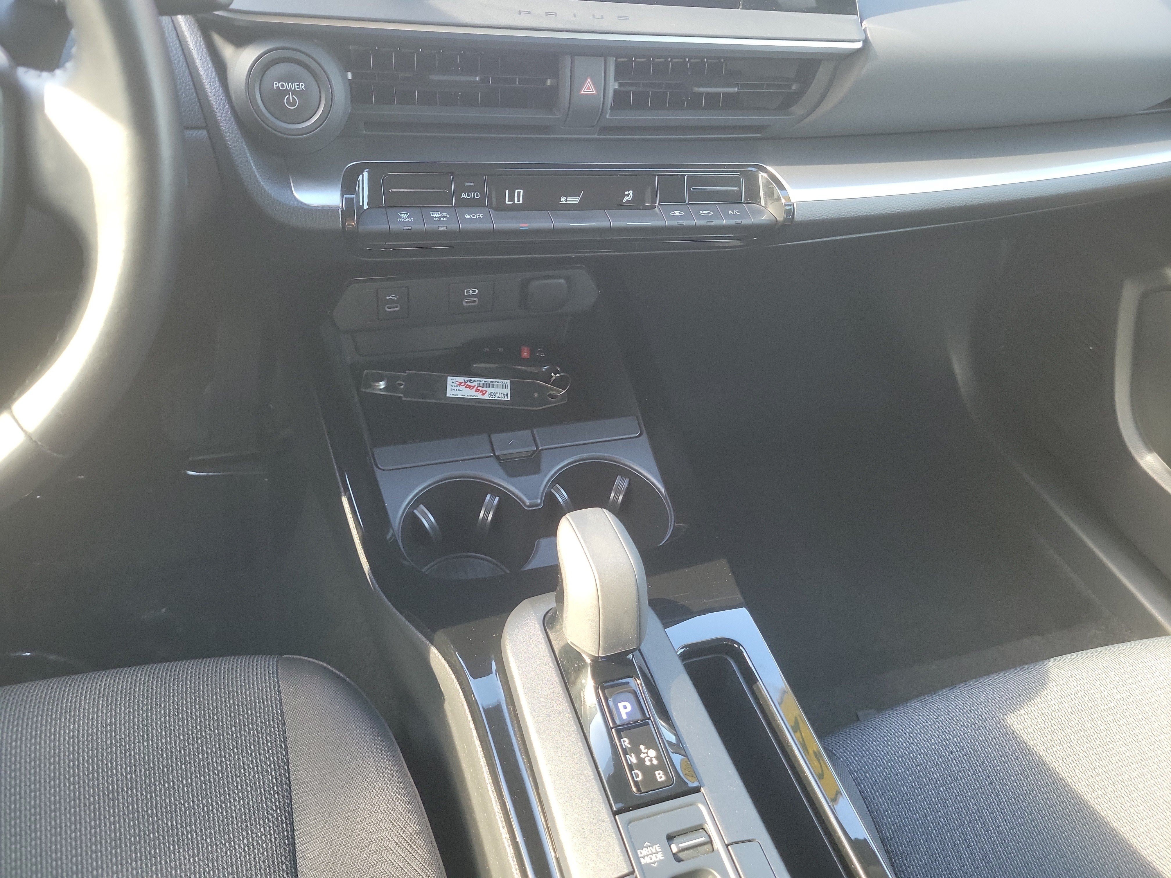 Used 2024 Toyota Prius LE FWD image 17