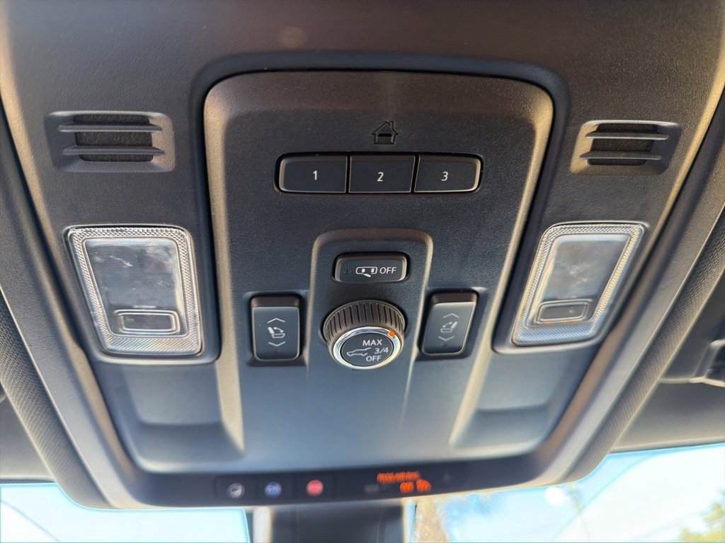 Used 2021 GMC Yukon XL SLT w/ SLT Luxury Package image 18