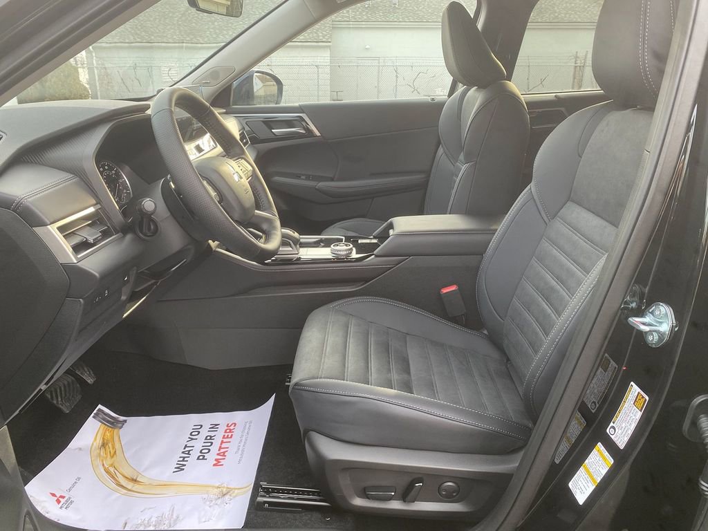 New 2026 Mitsubishi Outlander SE image 12