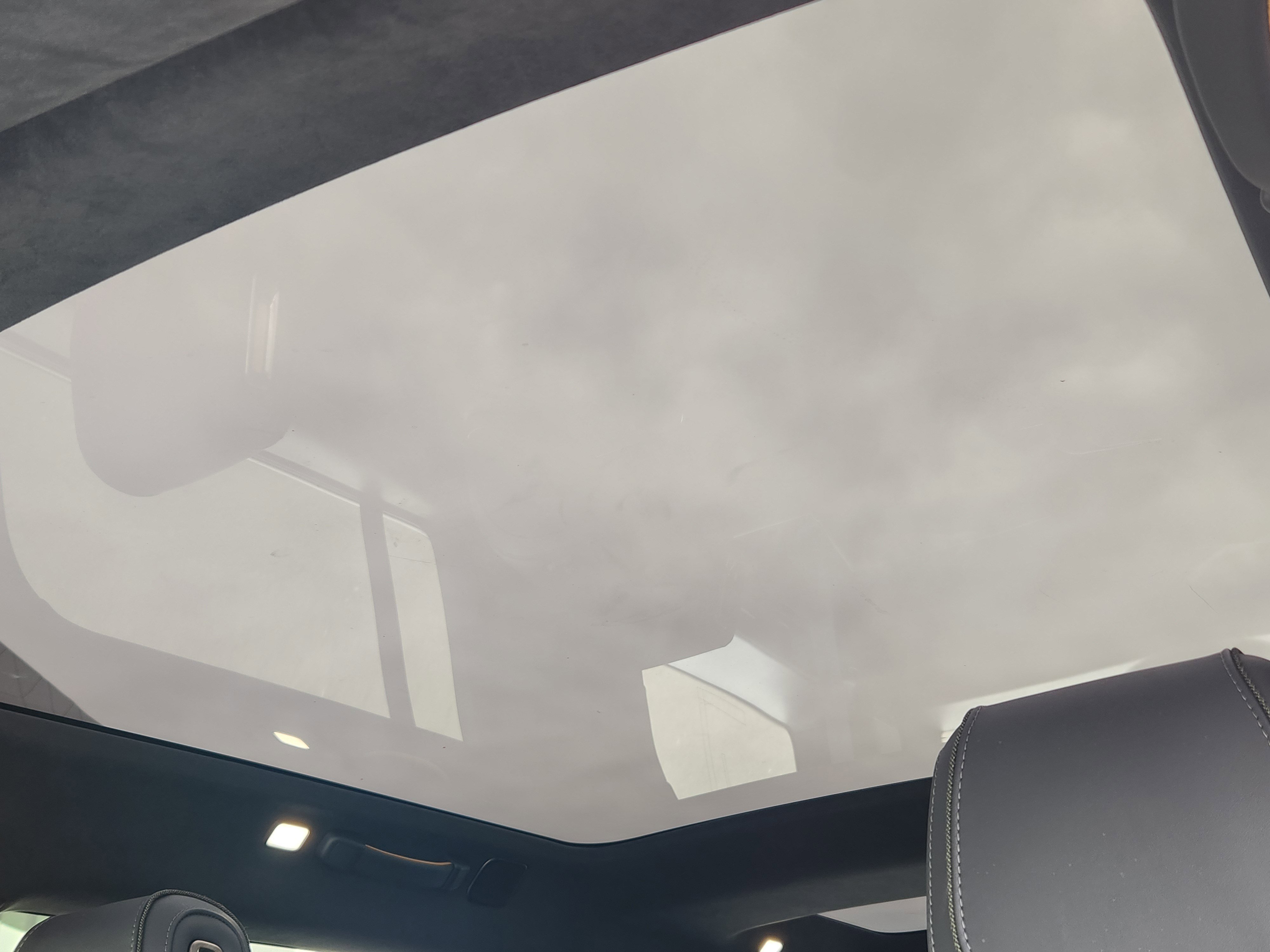 Used 2024 Rivian R1S Adventure image 31