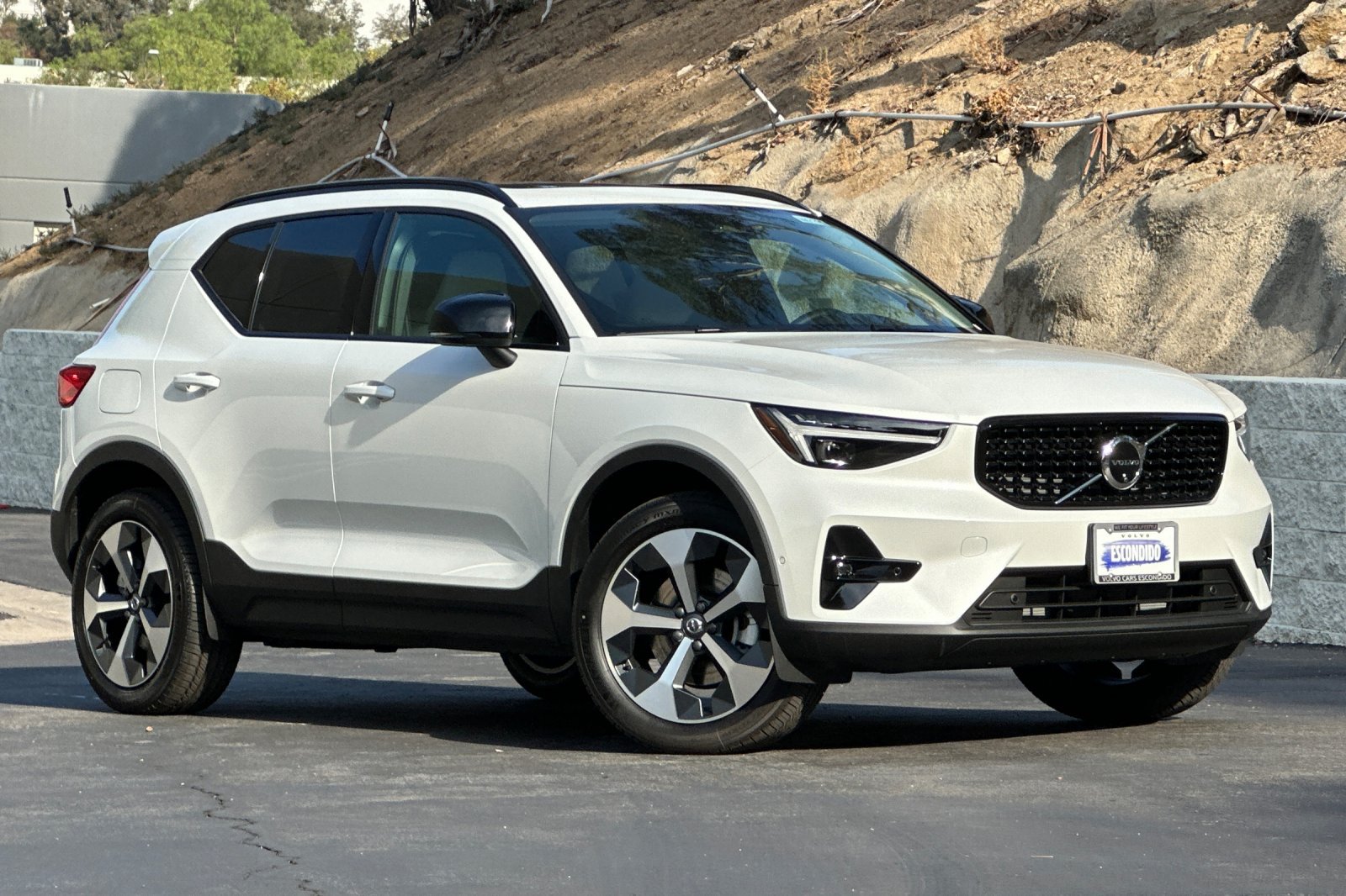 New 2026 Volvo XC40 B5 Plus w/ Protection Package Premier AWD/4WD image 2
