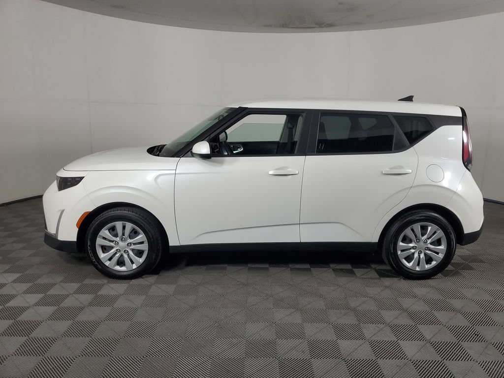 Used 2025 Kia Soul LX FWD image 7