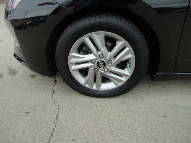 Used 2019 Hyundai Elantra Value Edition FWD image 2