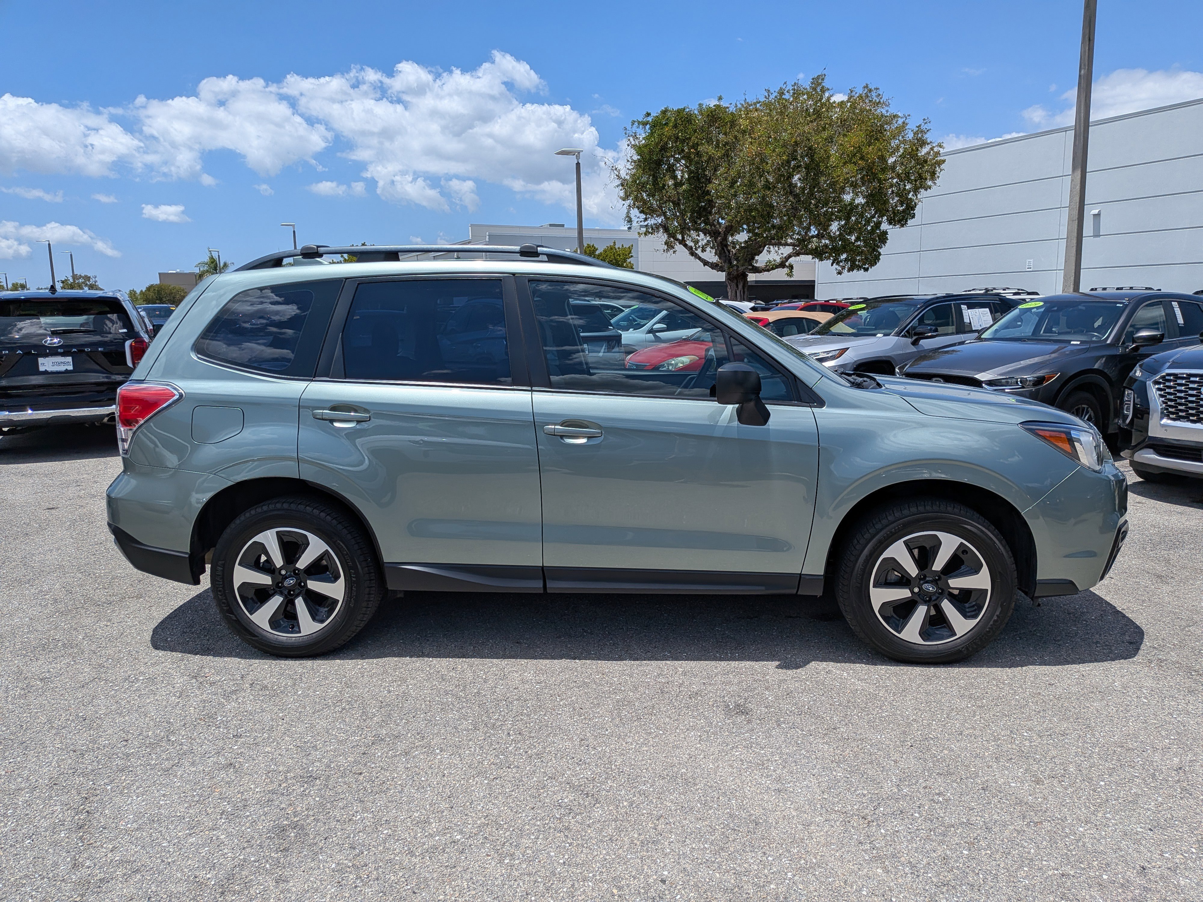 Used 2018 Subaru Forester 2.5i w/ Alloy Wheel Package AWD/4WD image 3