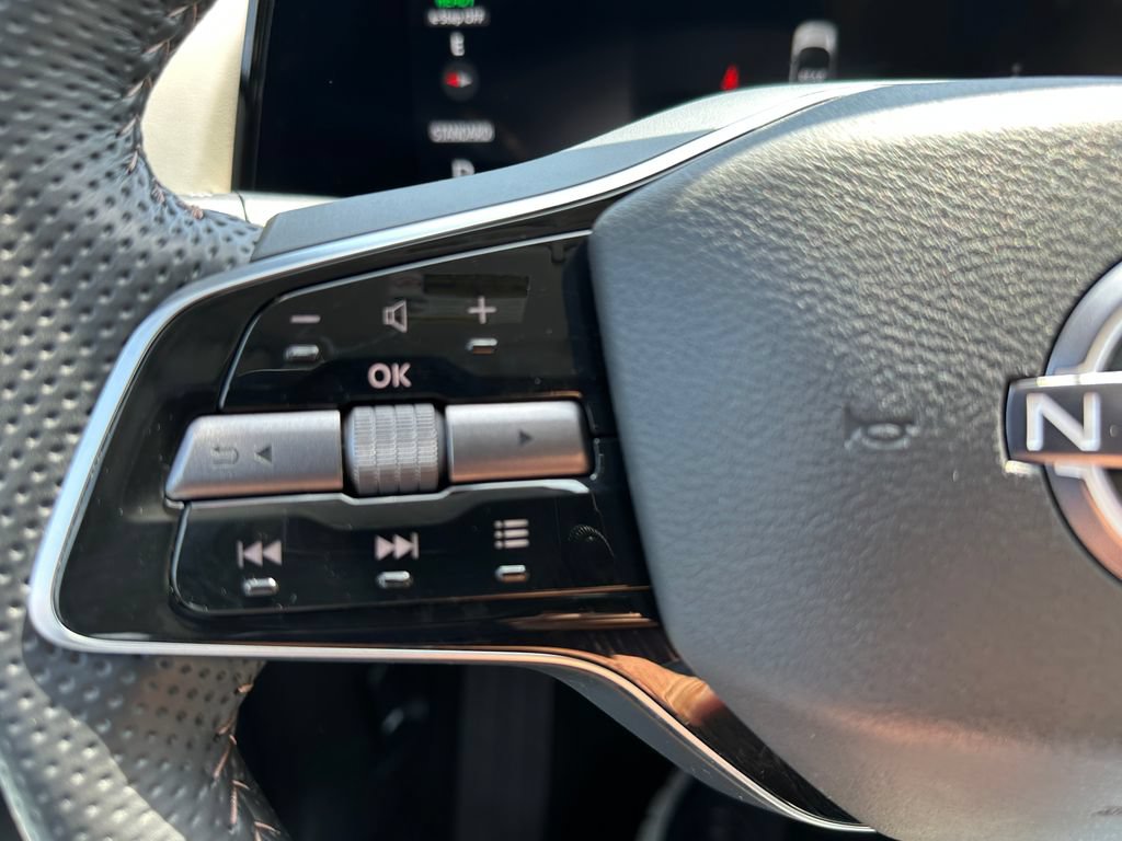 Used 2024 Nissan Ariya FWD image 25