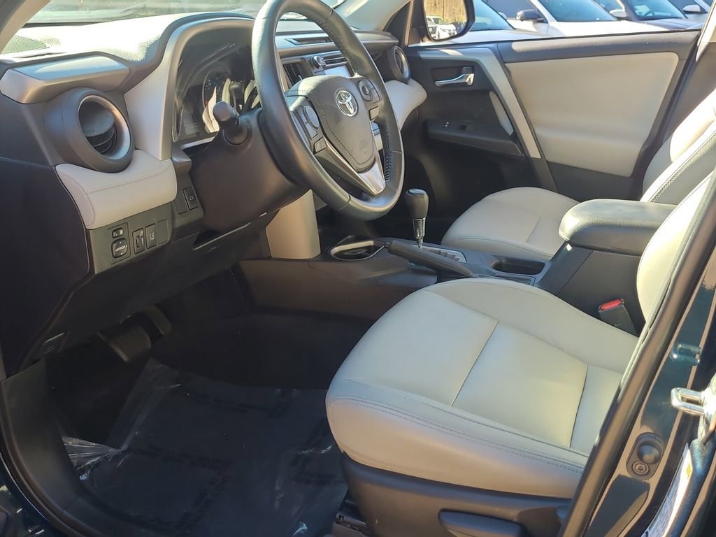 Used 2018 Toyota RAV4 XLE image 11