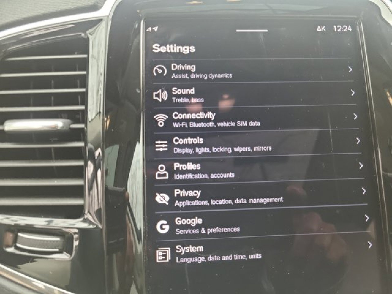 Used 2023 Volvo XC90 B6 Plus w/ Protection Package image 31