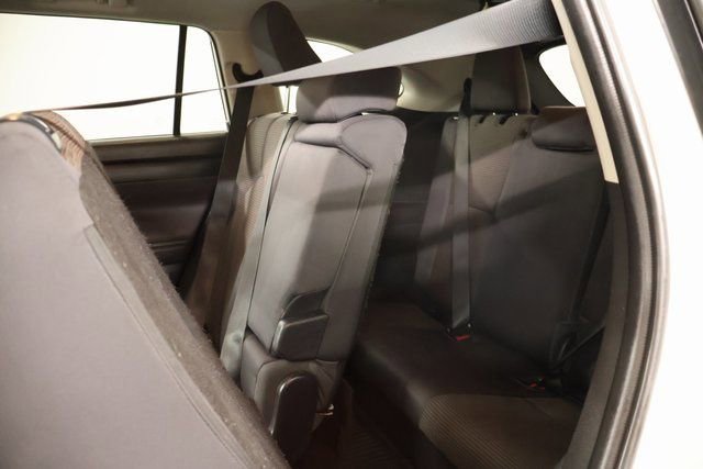 Used 2023 Toyota Highlander LE AWD/4WD image 29