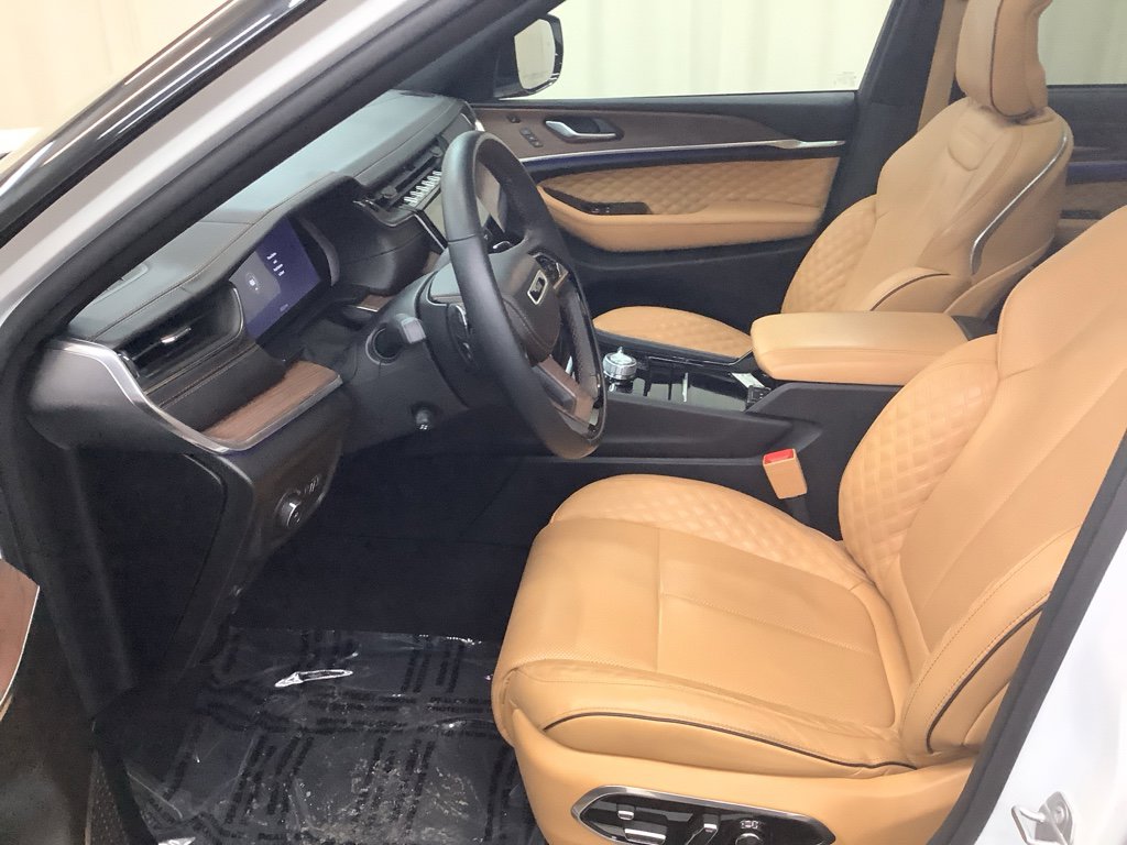 Used 2023 Jeep Grand Cherokee Summit w/ Luxury Tech Group V image 16