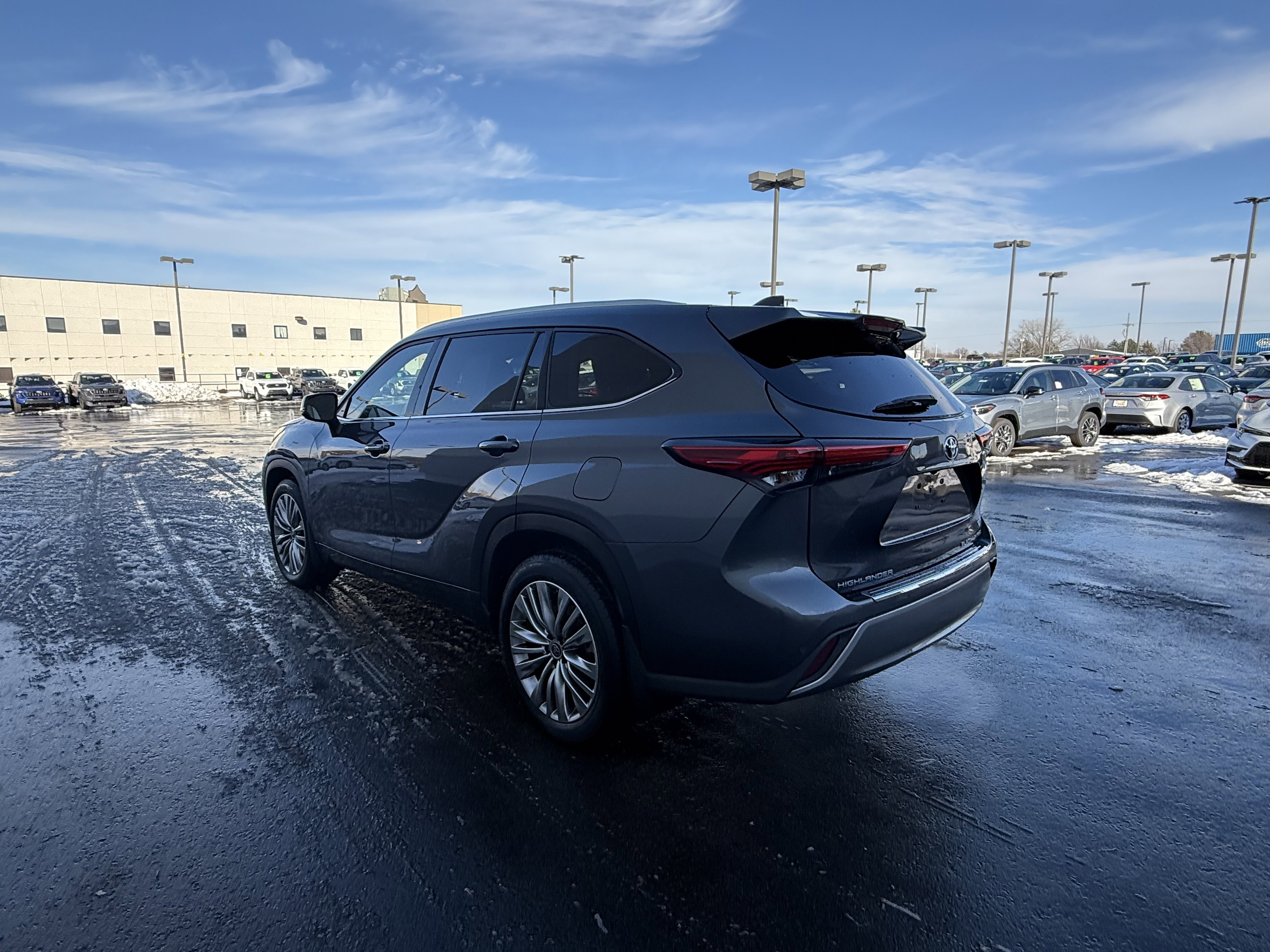 Certified 2022 Toyota Highlander Platinum image 25