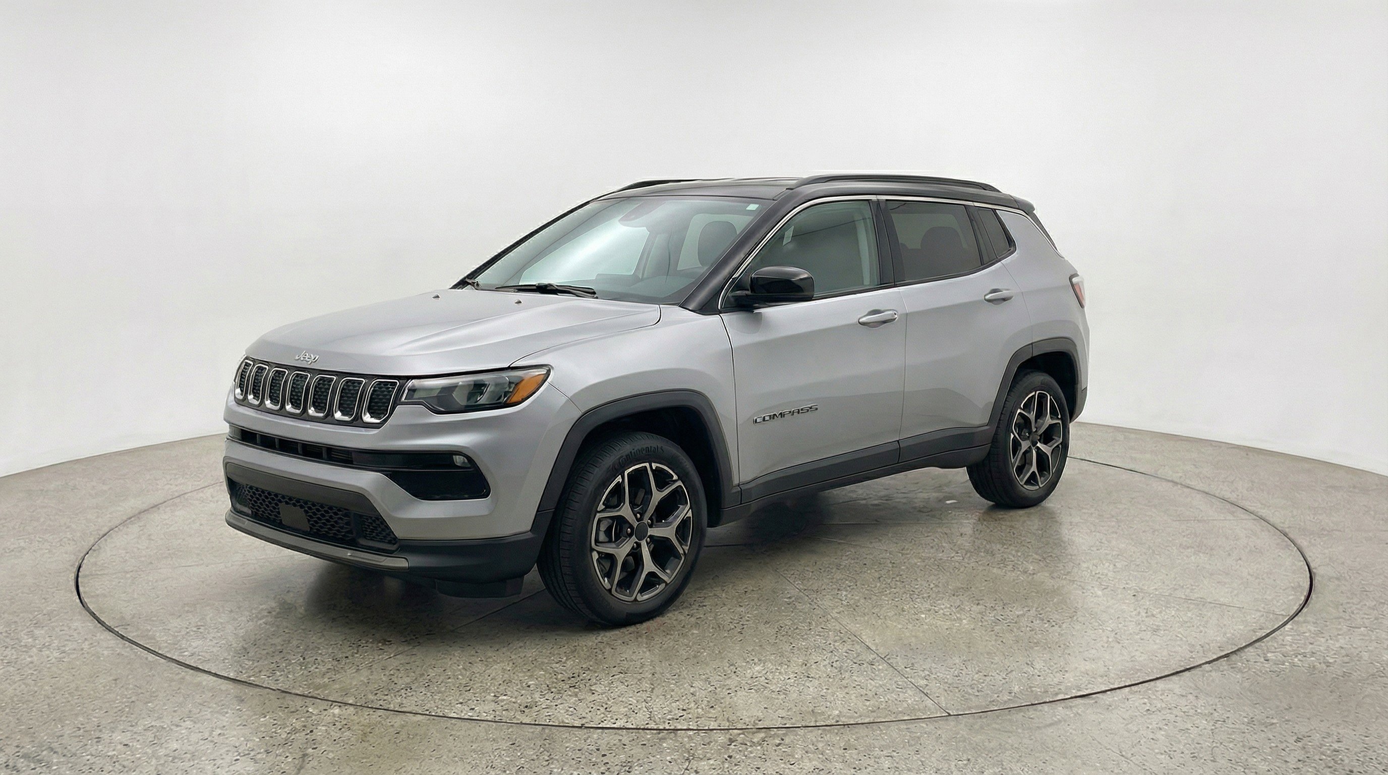 Used 2025 Jeep Compass Limited AWD/4WD image 3