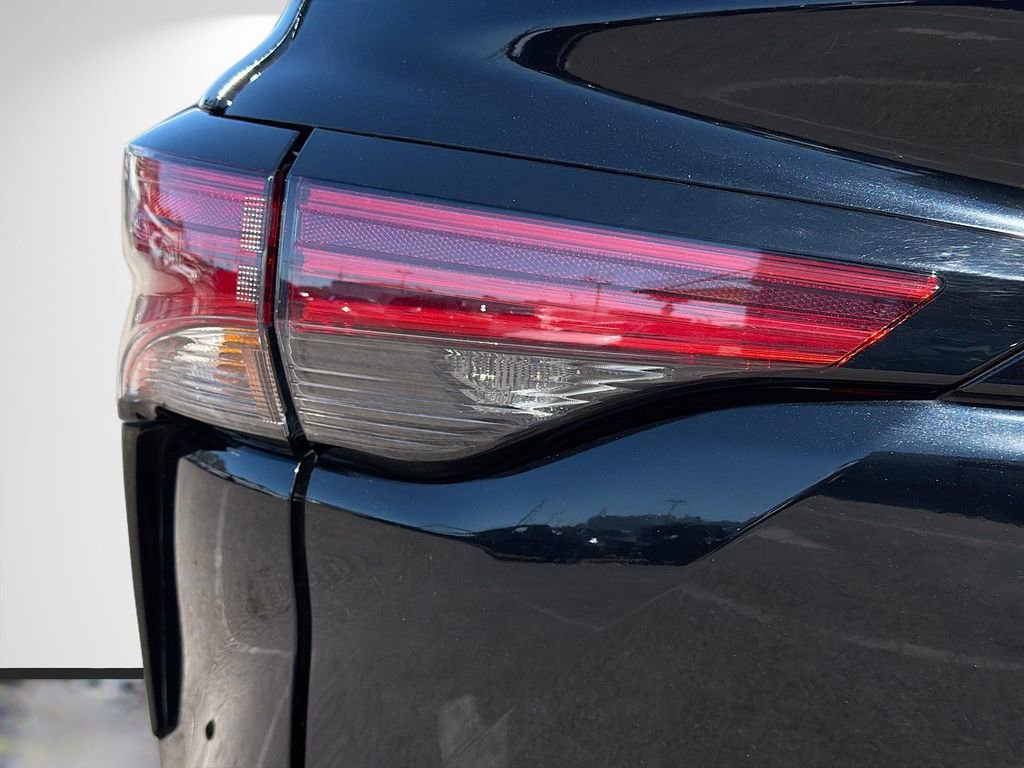 Used 2021 Toyota Sienna LE image 10