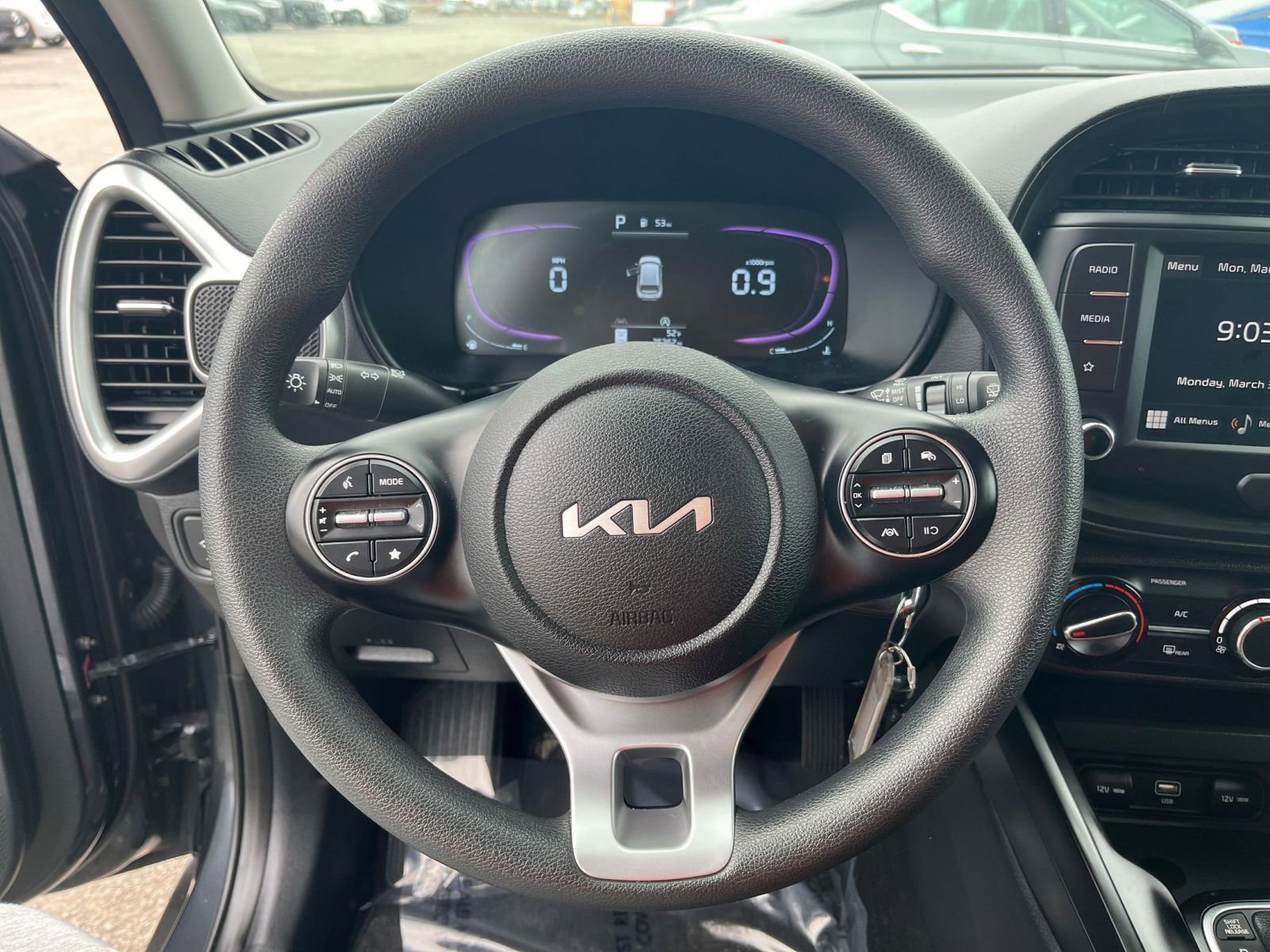 Used 2025 Kia Soul LX w/ LX Technology Package image 25