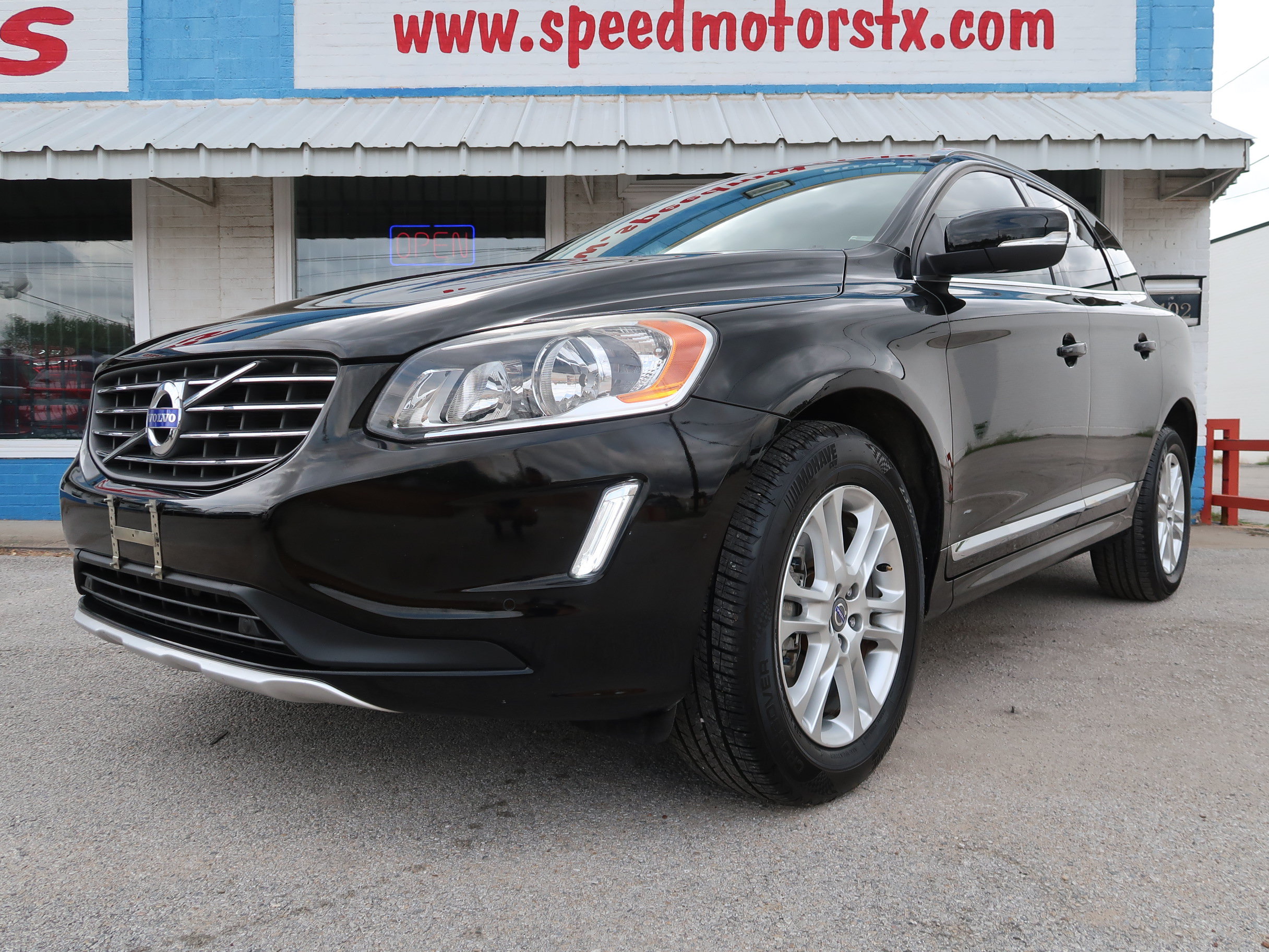 Used 2015 Volvo XC60 T5 Premier w/ Proximity Package FWD image 5