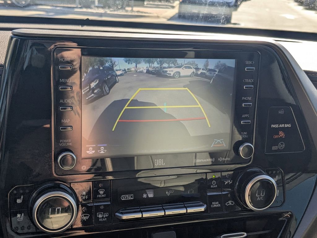 Used 2021 Toyota Highlander Limited image 11