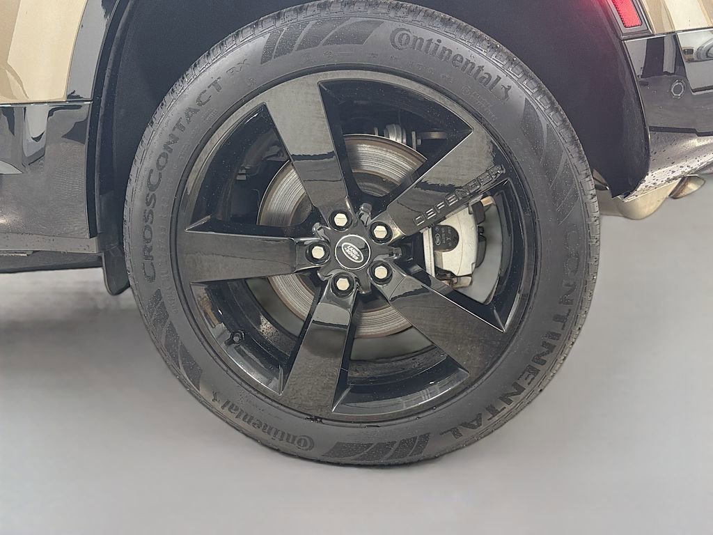 Used 2024 Land Rover Defender 110 X-Dynamic SE AWD/4WD image 35