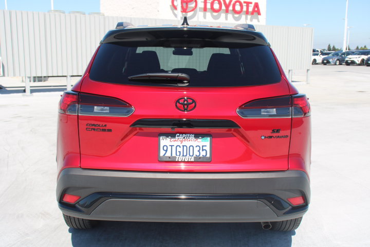 Used 2025 Toyota Corolla Cross AWD Hybrid w/ Moonroof Package image 4