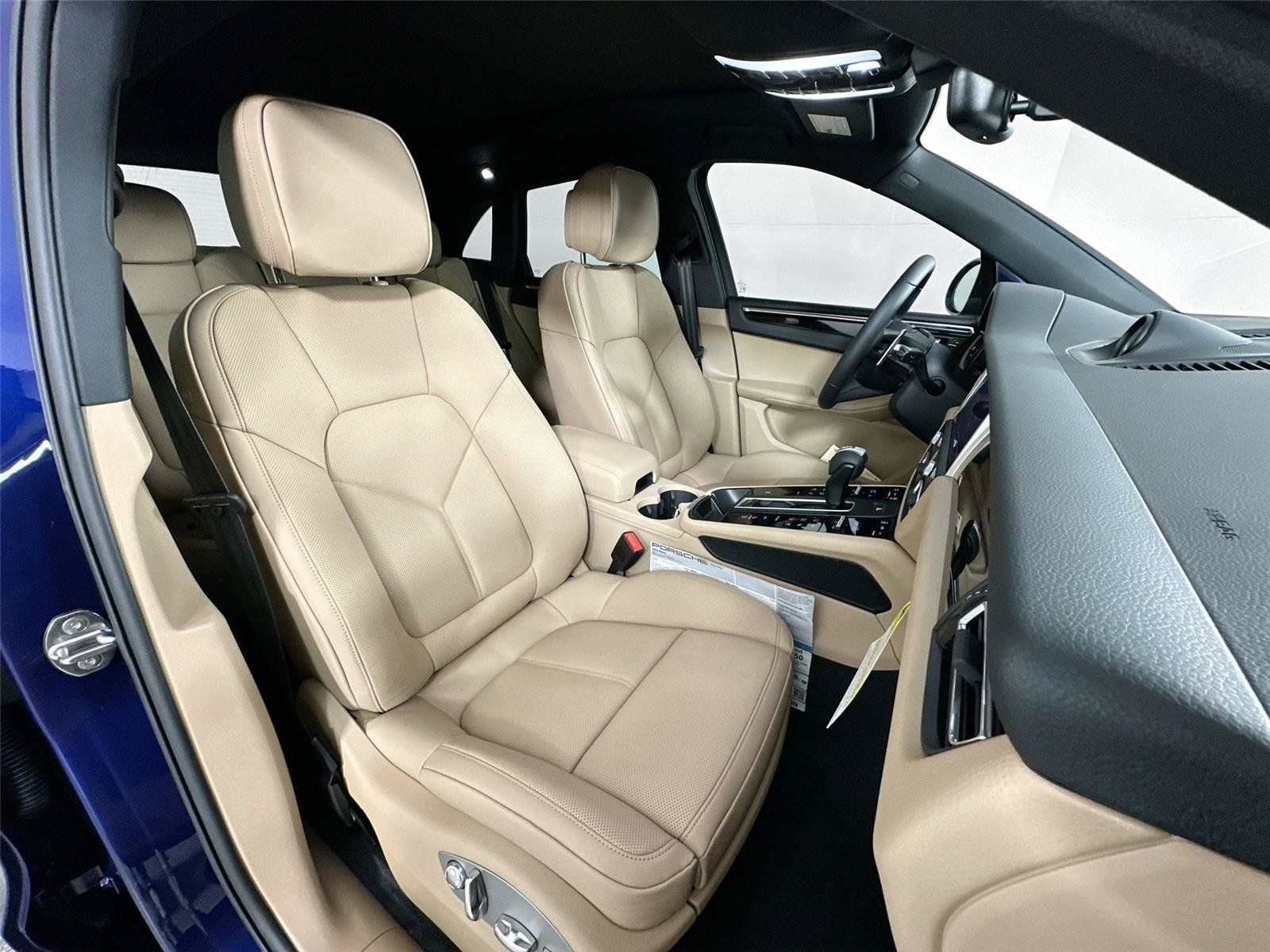 Certified 2026 Porsche Macan Turbo AWD/4WD image 28