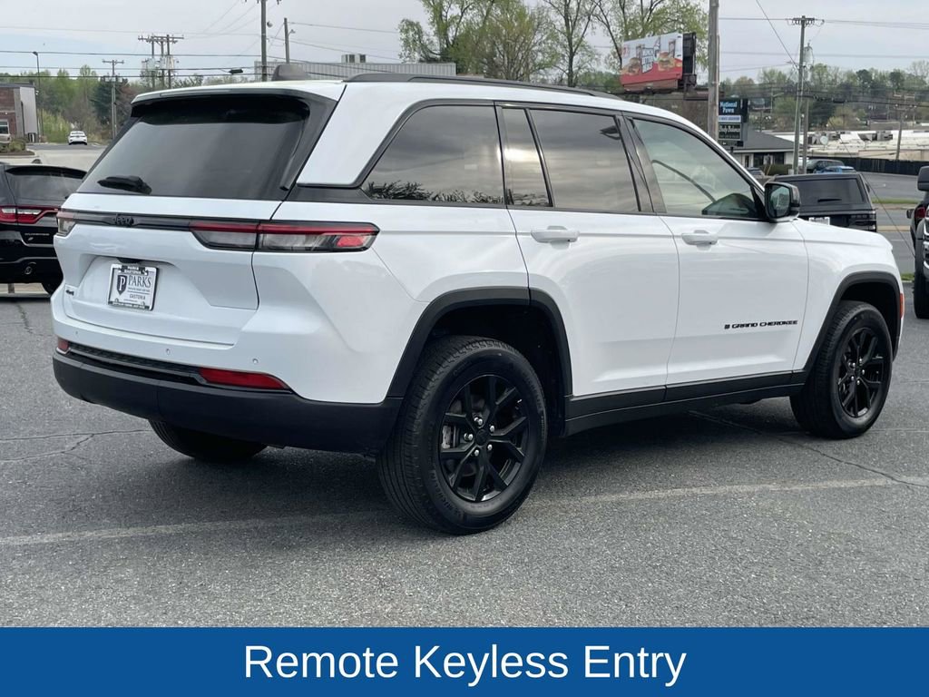 Certified 2025 Jeep Grand Cherokee Altitude image 9