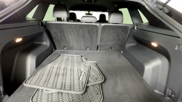 Used 2022 Volkswagen Atlas Cross Sport SE FWD image 13