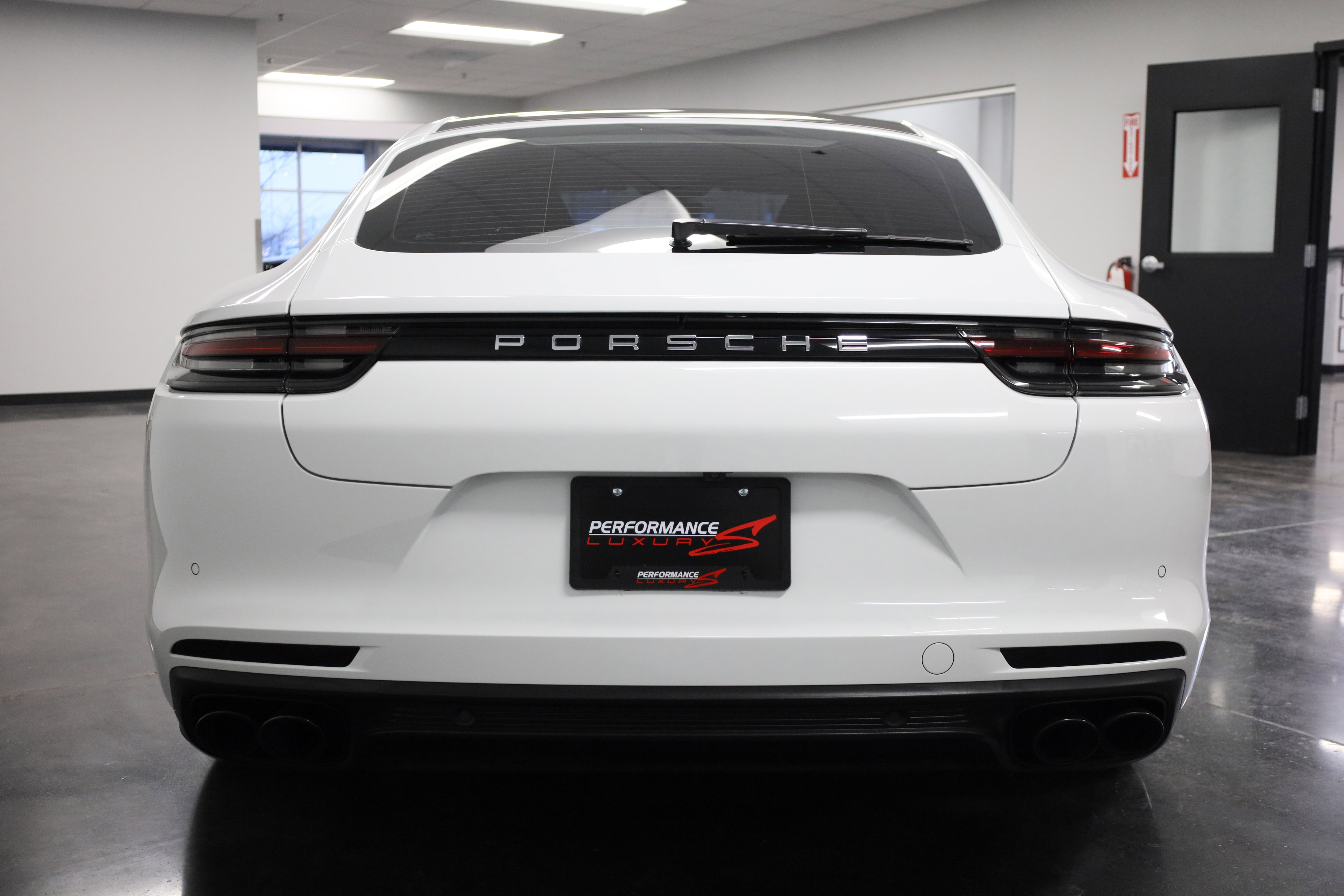 Used 2018 Porsche Panamera 4S image 5