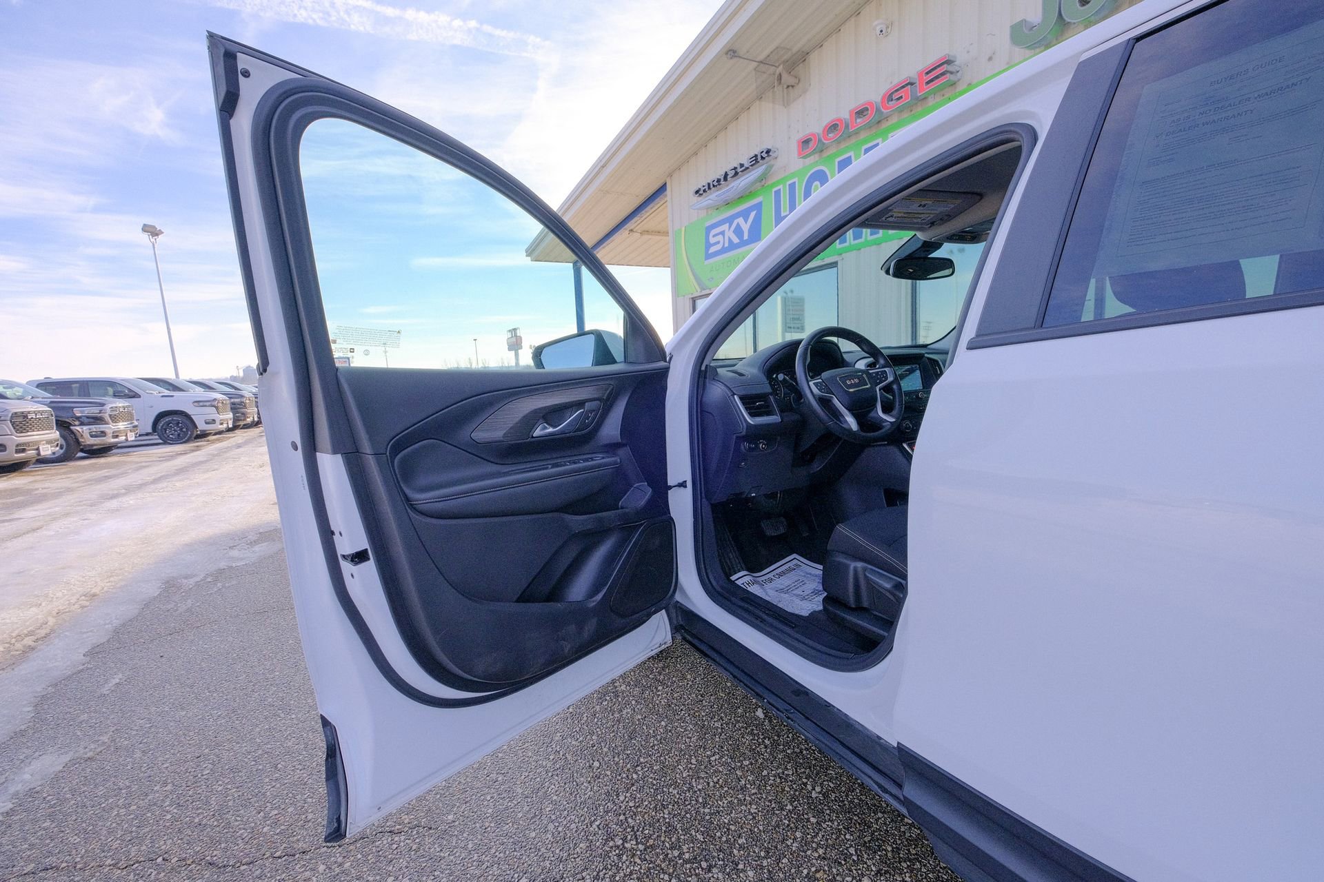 Used 2024 GMC Terrain SLE image 25