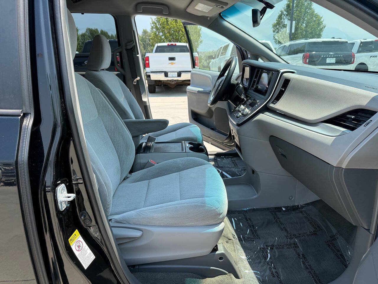Used 2017 Toyota Sienna LE FWD image 24