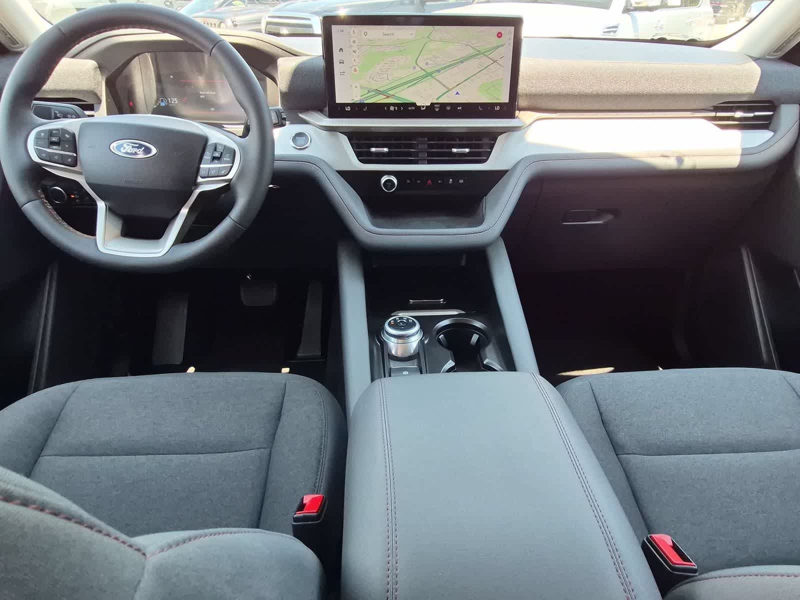 Used 2025 Ford Explorer Active AWD/4WD image 14