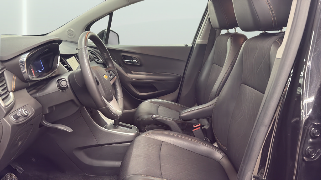 Used 2019 Chevrolet Trax LT w/ LT Convenience Package AWD/4WD image 16